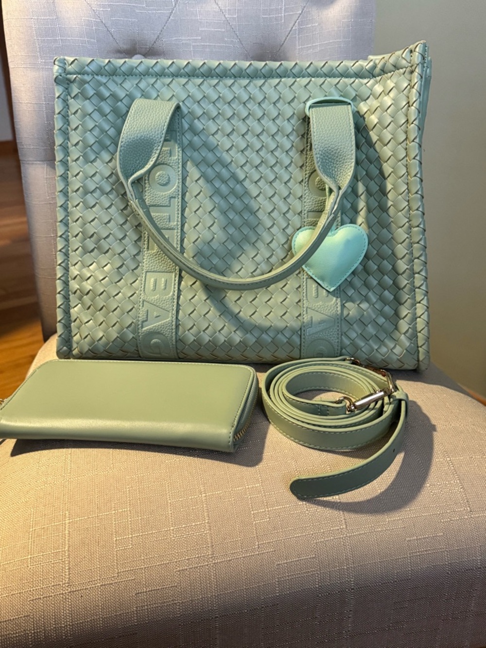 Ello Mint Woven Vegan Leather Tote Set | Wallet + Strap + Heart Charm | NWT - Picture 5 of 12